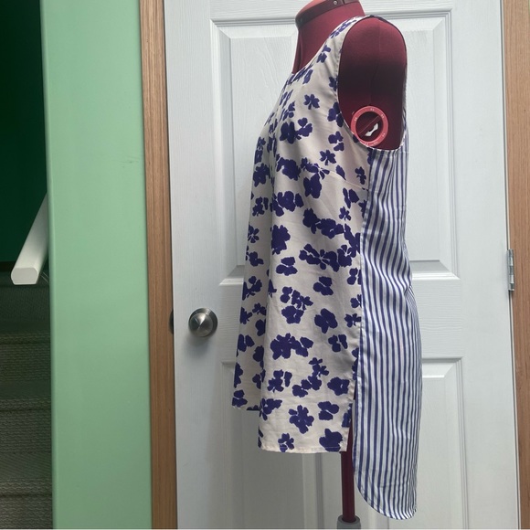 Cabi women white and blue floral sleeveless high low hemline tunic. Size M. Used - Picture 6 of 8